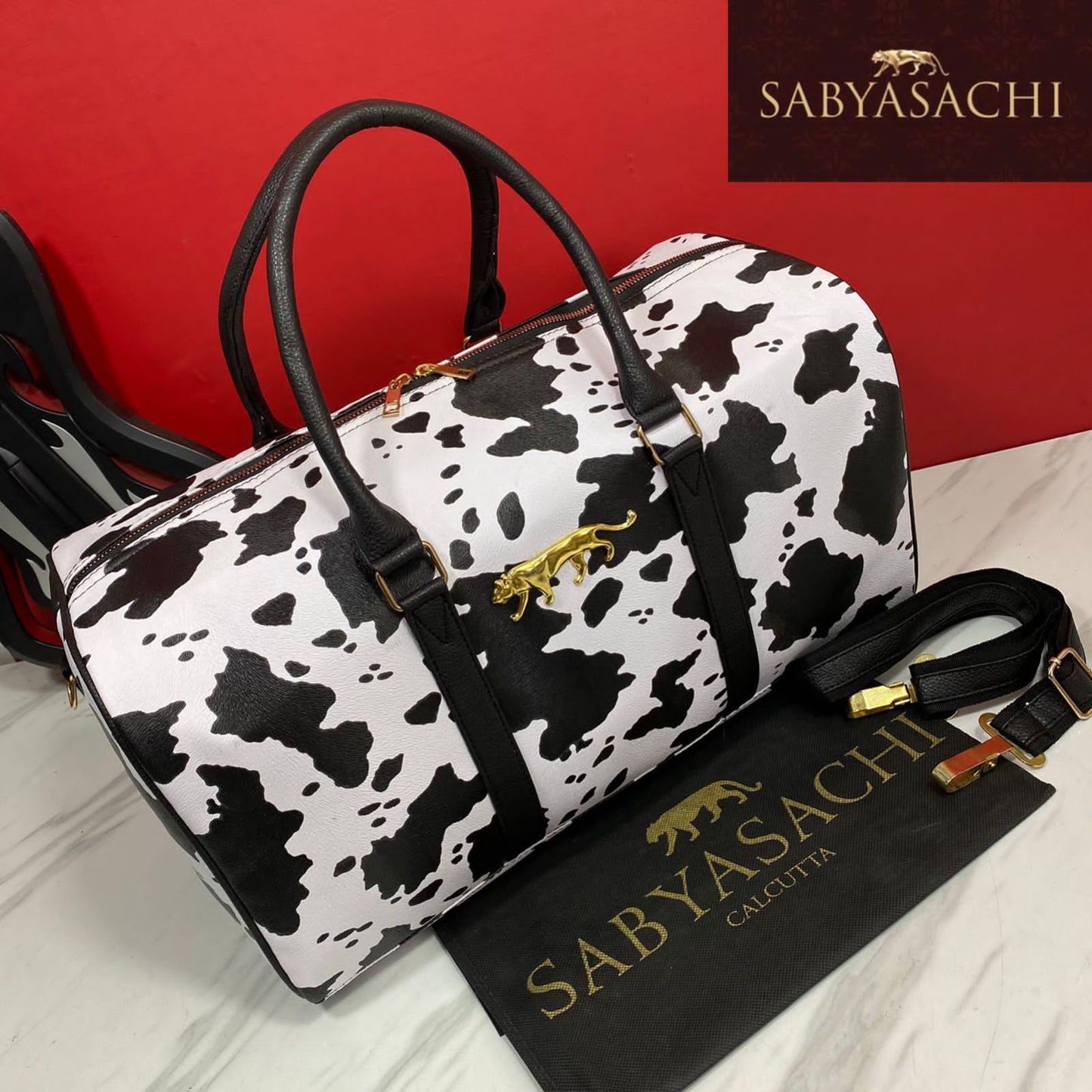 LV Best Quality Handbag Black And White Color Duffle Bag Sling Belt Best Quality Bag for Gym, Travelling Bag With Grip For Trolling And Hand Unisex Bag SS-DUFFLE-058