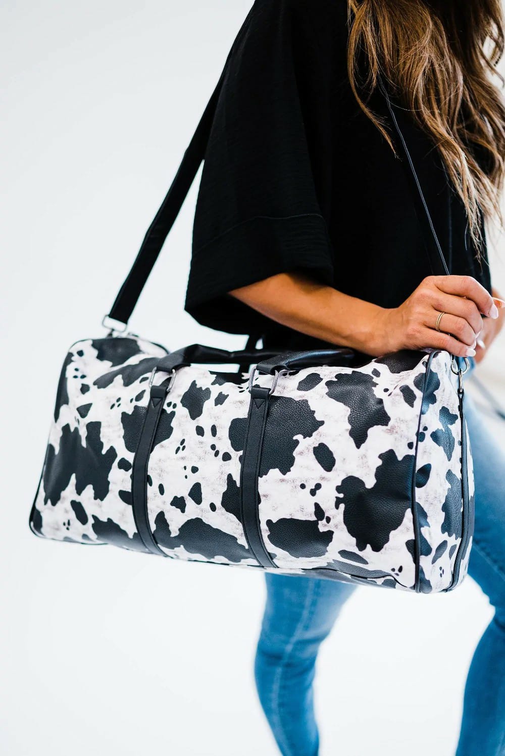 LV Best Quality Handbag Black And White Color Duffle Bag Sling Belt Best Quality Bag for Gym, Travelling Bag With Grip For Trolling And Hand Unisex Bag SS-DUFFLE-058