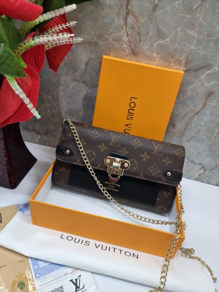 Brown Color Leather Bag For Women/Ladies In Small Size