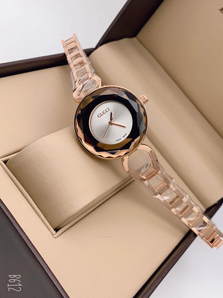 Gucci Gold Color Watch With White Dial With BRown Color Crystal Case Watch For Woman Or Girl Gold Strap Watch GC-6541