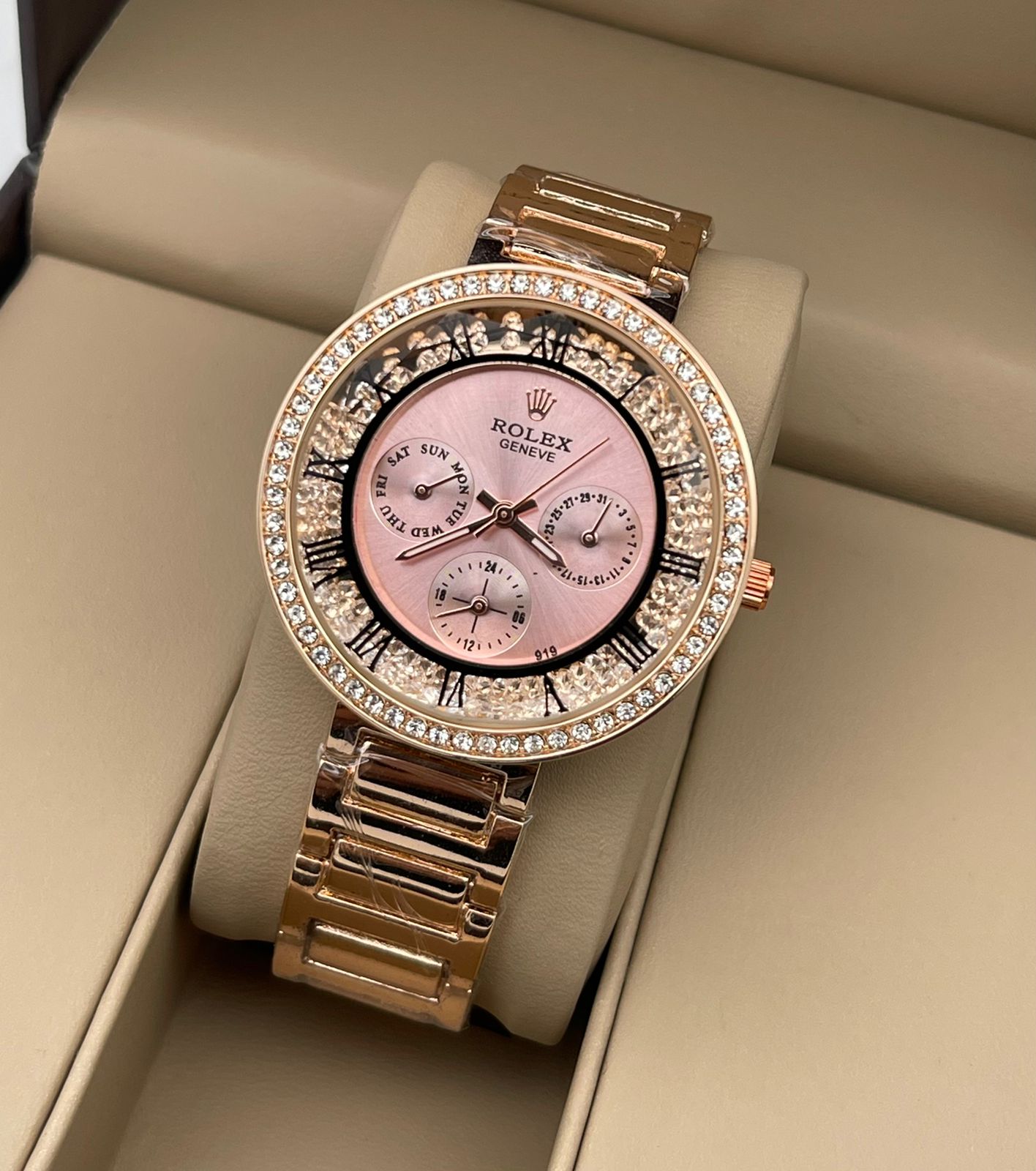 Rolex Latest Design Women's Watch With Rosegold Strap and Rosegold Dial  - RLX-RG-01