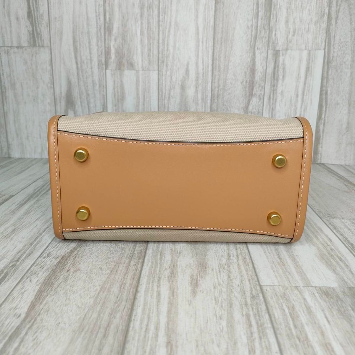 COACH Canvas Field Tote 22 Women's Bag Tan Multi or Beige Color CO-4473-WBG