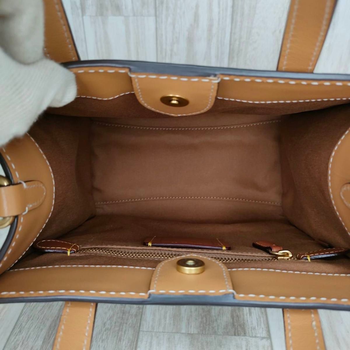 COACH Canvas Field Tote 22 Women's Bag Tan Multi or Beige Color CO-4473-WBG