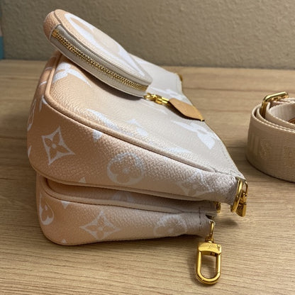 LOUIS VUITTON Monogram Giant By The Pool Multi Pochette Crossbody Bag LV-4451-WBG