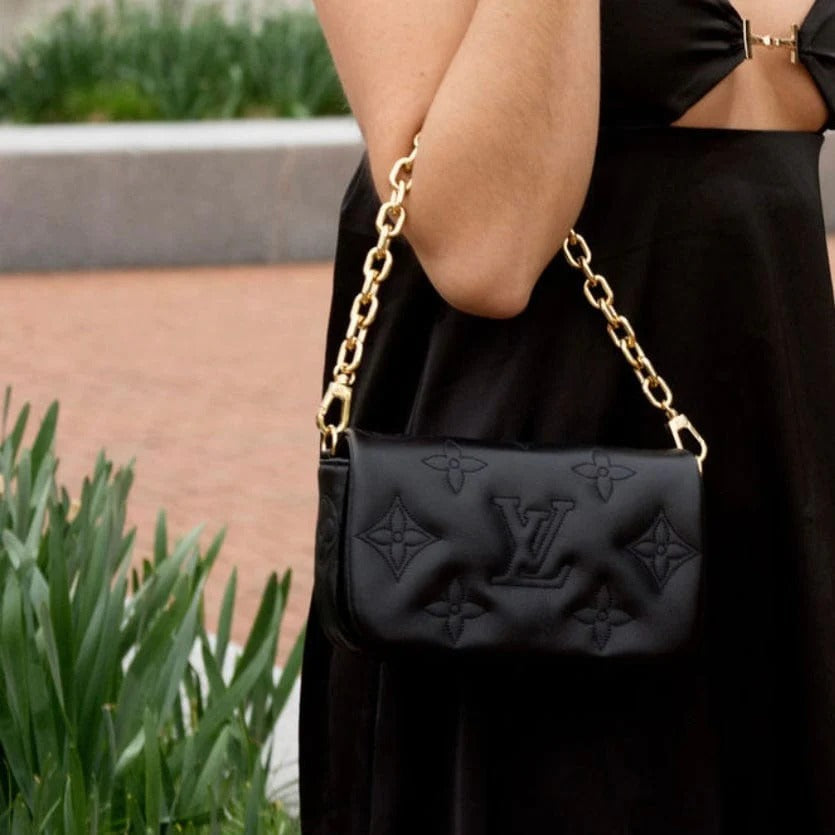 LOUIS VUITTON Small Size Black Colour Bag For Women LV-7834-WBG