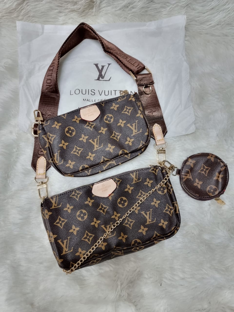 LOUIS VUITTON Cross Body Handbag In Stunning Brown In Checks Pattern Brown Color Women's Or Girls Bag Along with sling- Stylist Daily Use Bag LV-2872