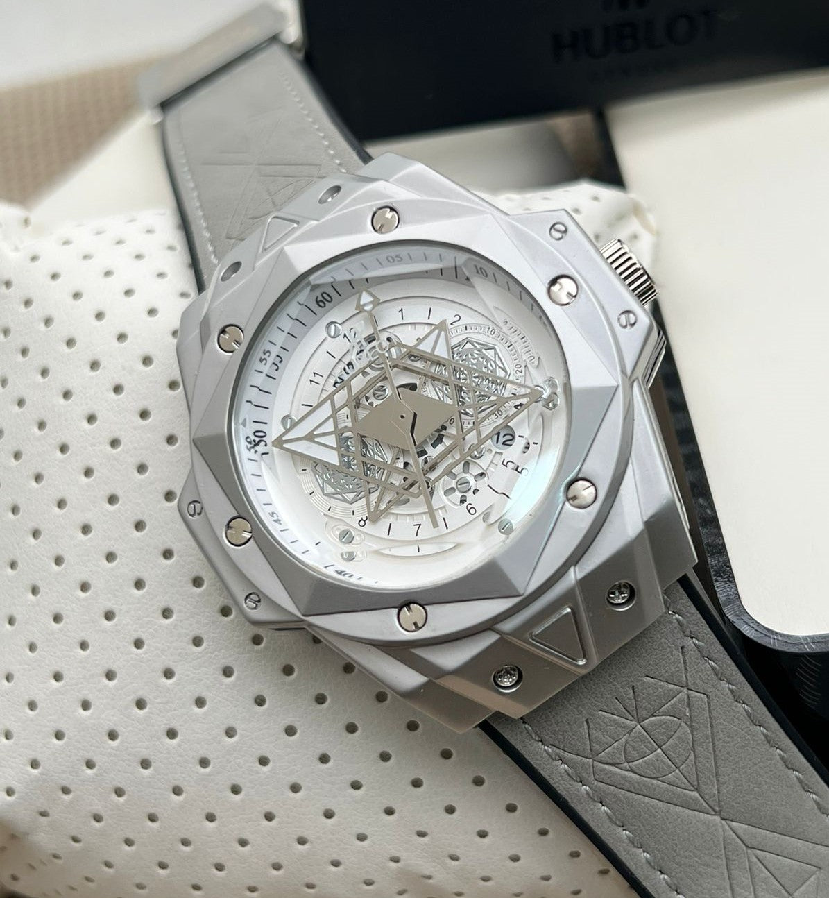 Hublot Latest Collection II All Grey Chronograph Watch With Lether Strap Analog Mens Watch Silver Case White Dial With Grey Leather Belt Watch For Man HB-BB-6688