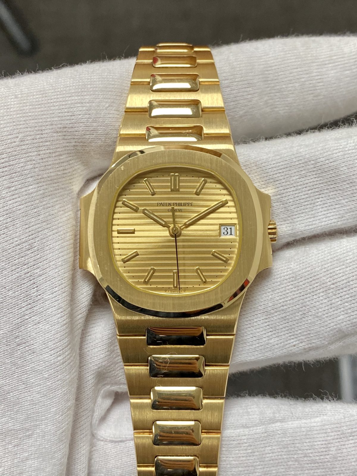 Patek Philippe Nautilus Mad Watch Qurtz Movement Gold Dated Watch For ...