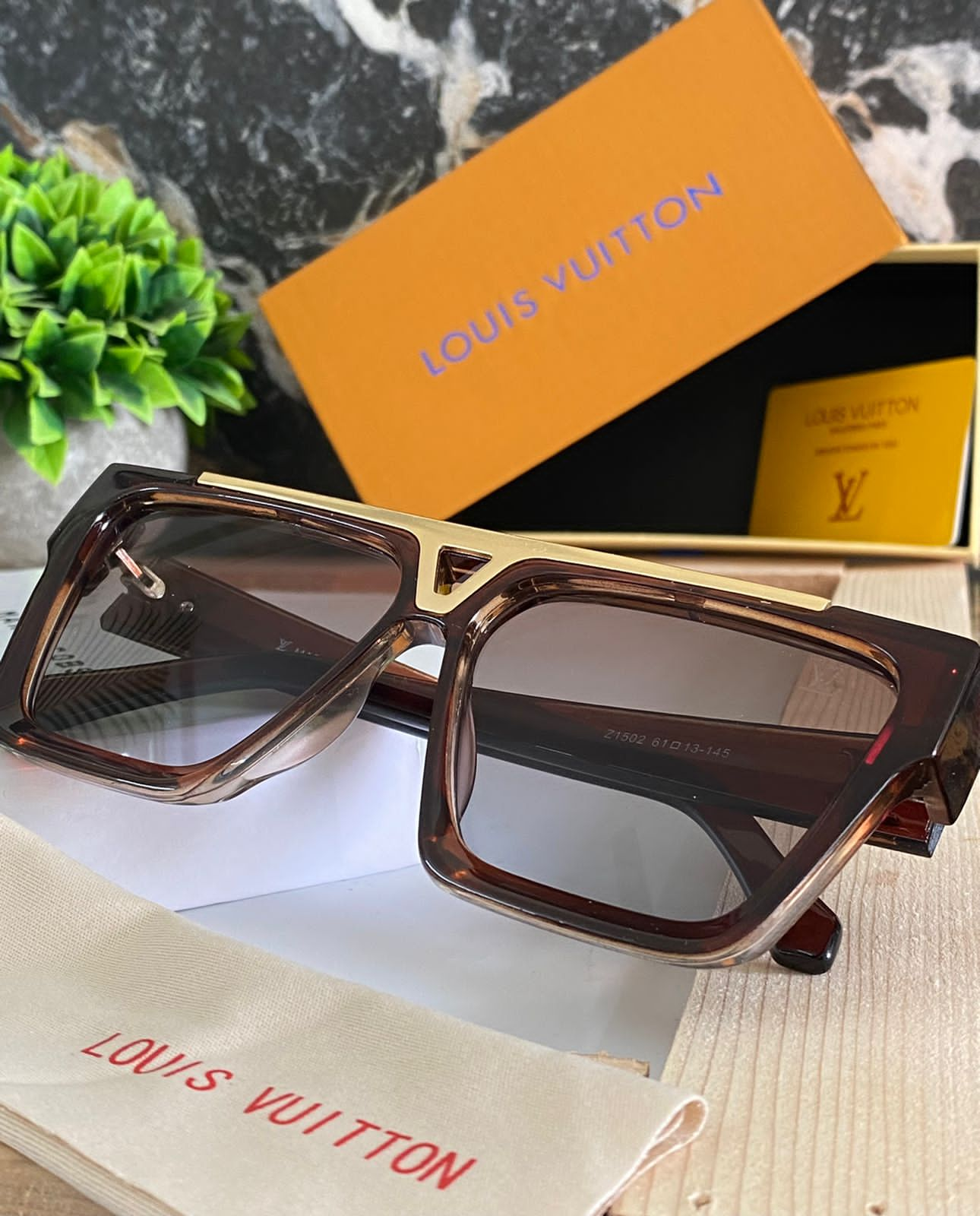 Louis Vuitton Branded Evidence Brown Transparent Len's Brown Frame LV-9013 Unisex Men's and Women's Sunglass