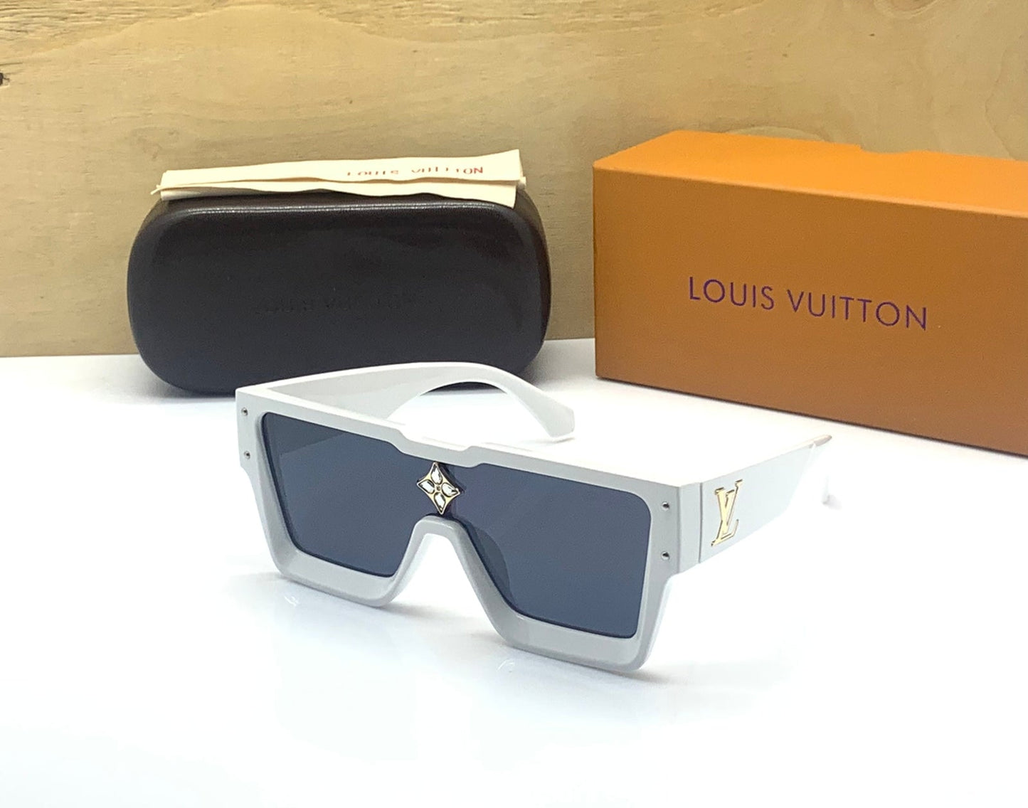 Louis Vuitton Branded Black Shade Glass Men's And Women's Sunglass For Man And Woman Or Girls LV-5370 Unisex Gift Sunglass