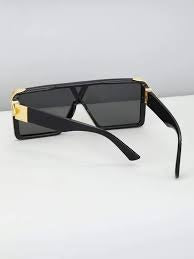 Louis Vuitton Black lenses And Black Frame For Men's and Women's Sunglass Square Design Golden Strap Unisex Gift Sunglass LV-878