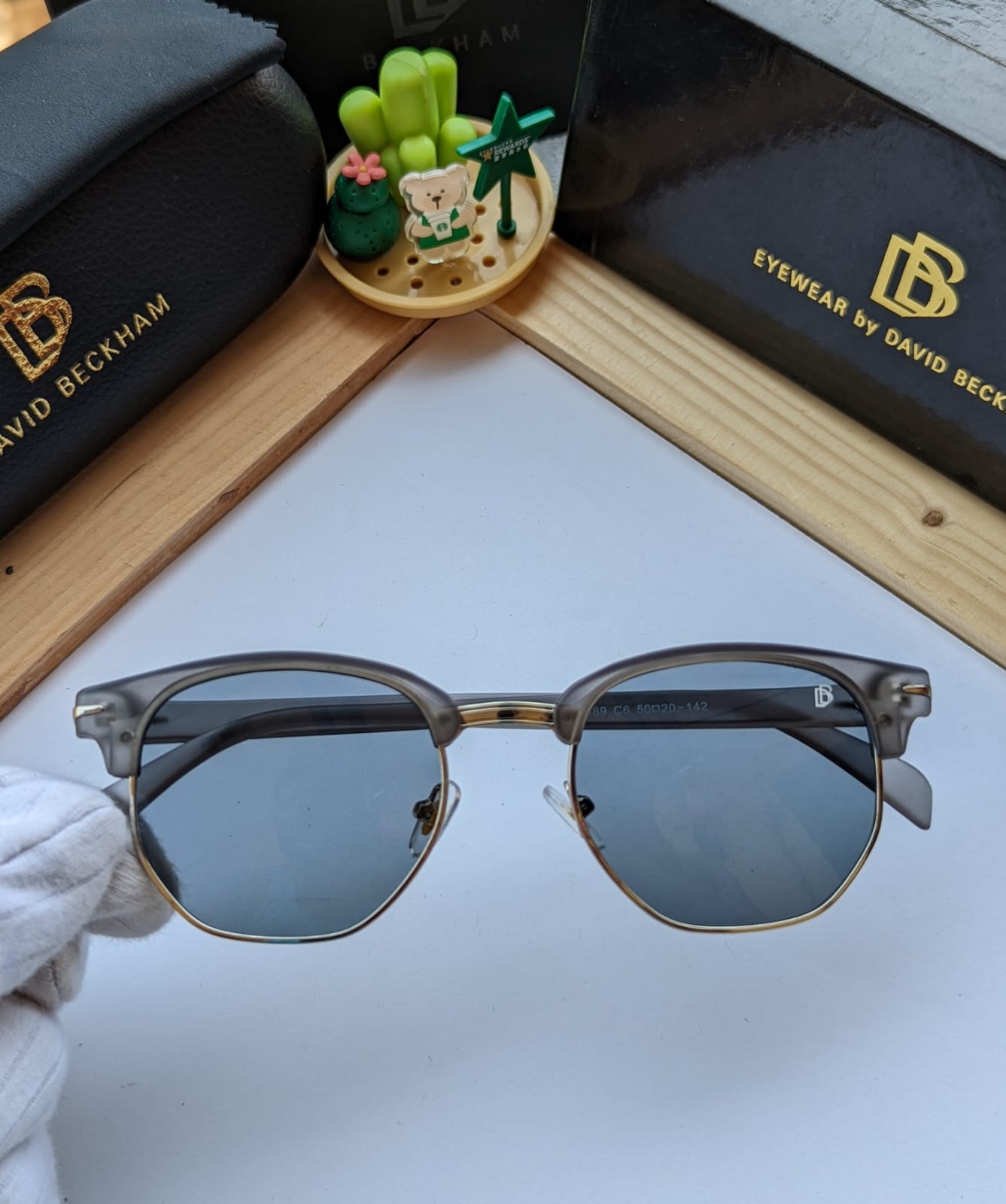 Stylish look blue colour sunglass for mens and women with green stripe classy look light weight glass DB-02