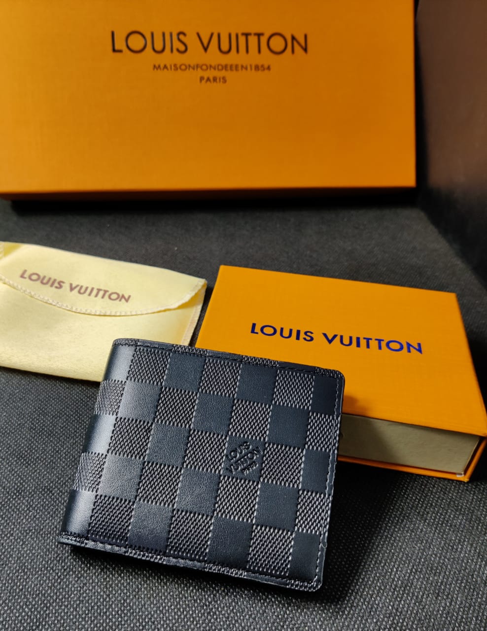 Louis Vuitton Leather Heavy quality latest full printed Square design Fancy look wallet for men's LV-708
