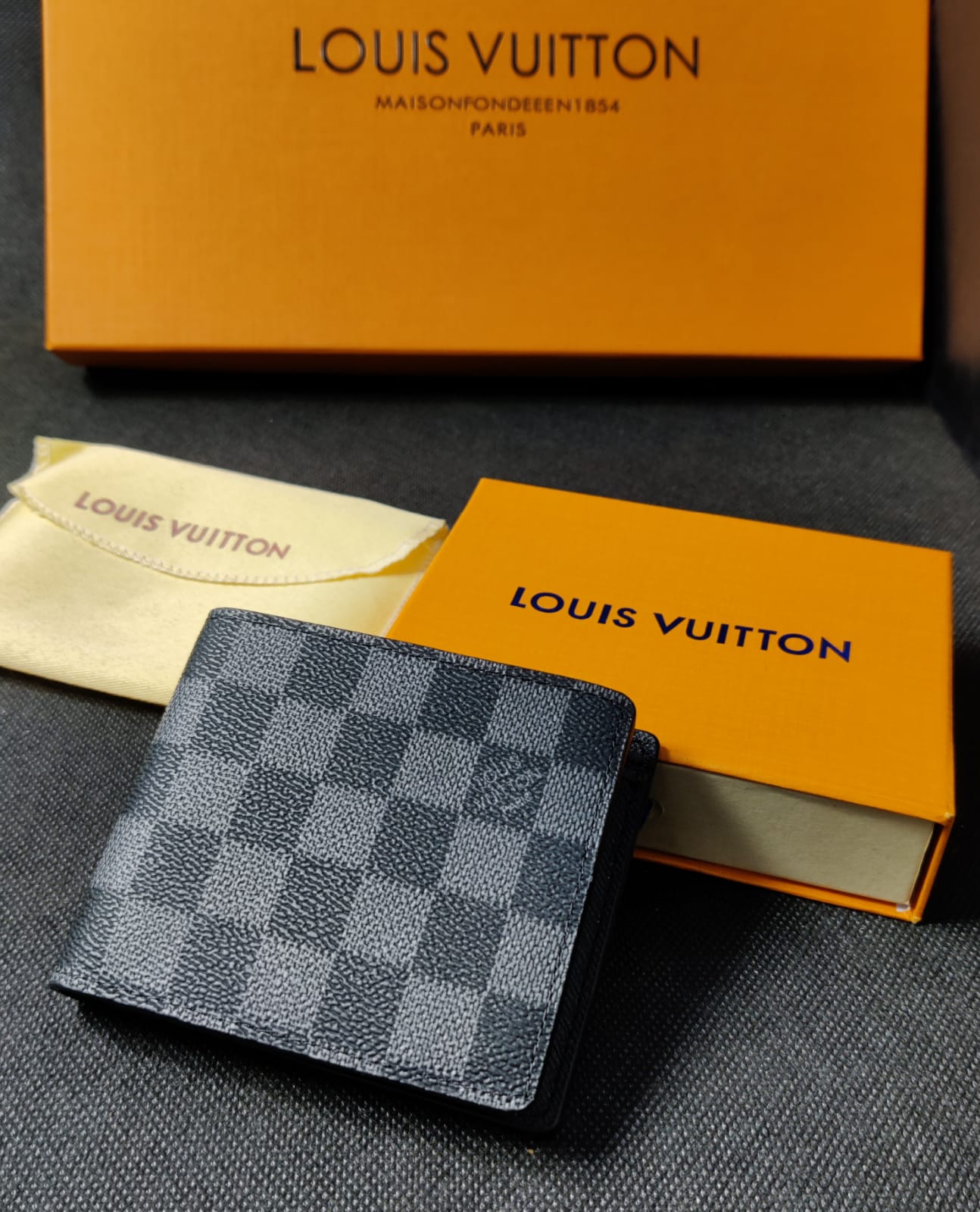 Louis Vuitton Leather Heavy quality latest full printed design Fancy look wallet for men's LV-717