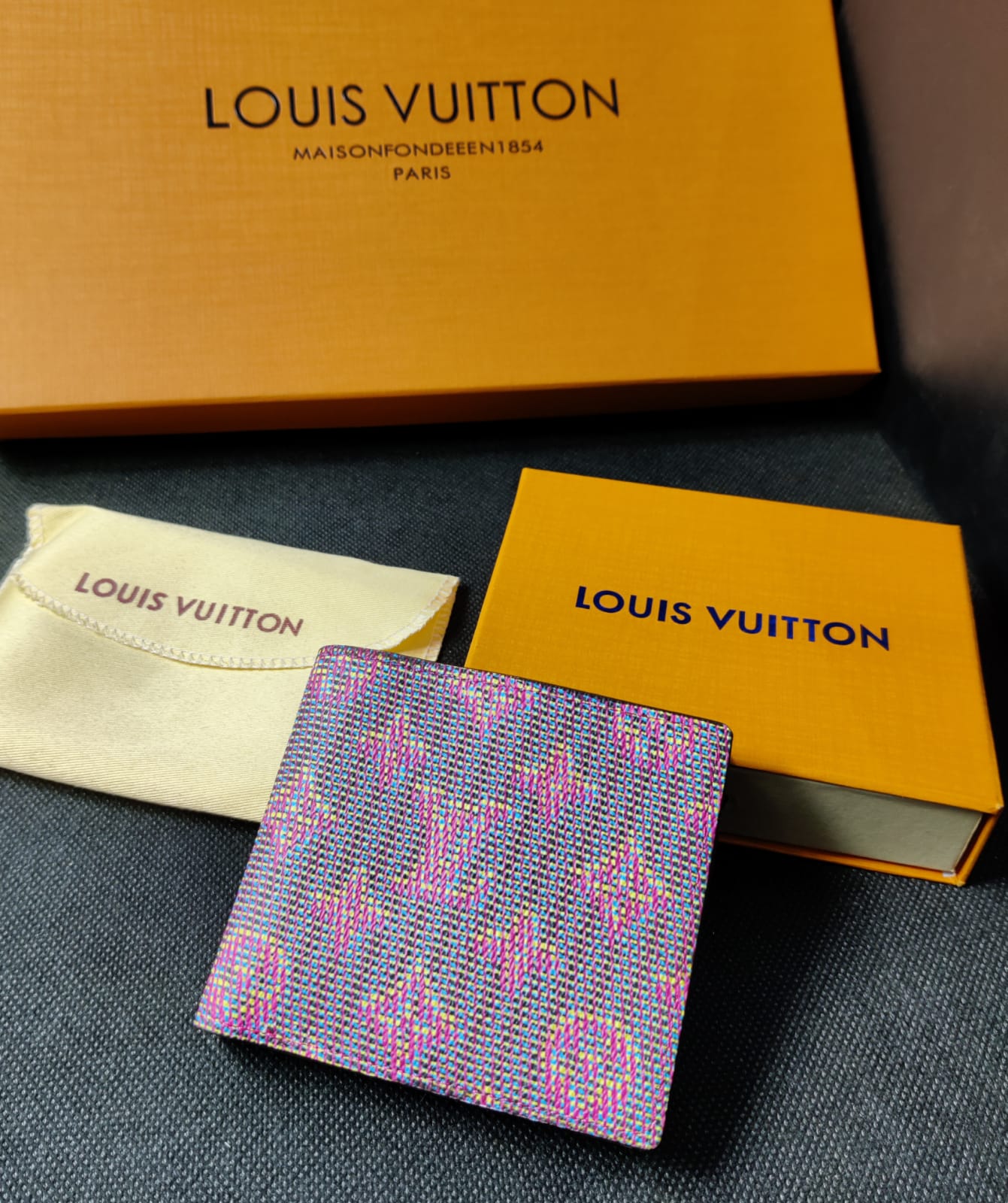 Louis Vuitton Leather Heavy quality latest full printed design Fancy look wallet for men's LV-718