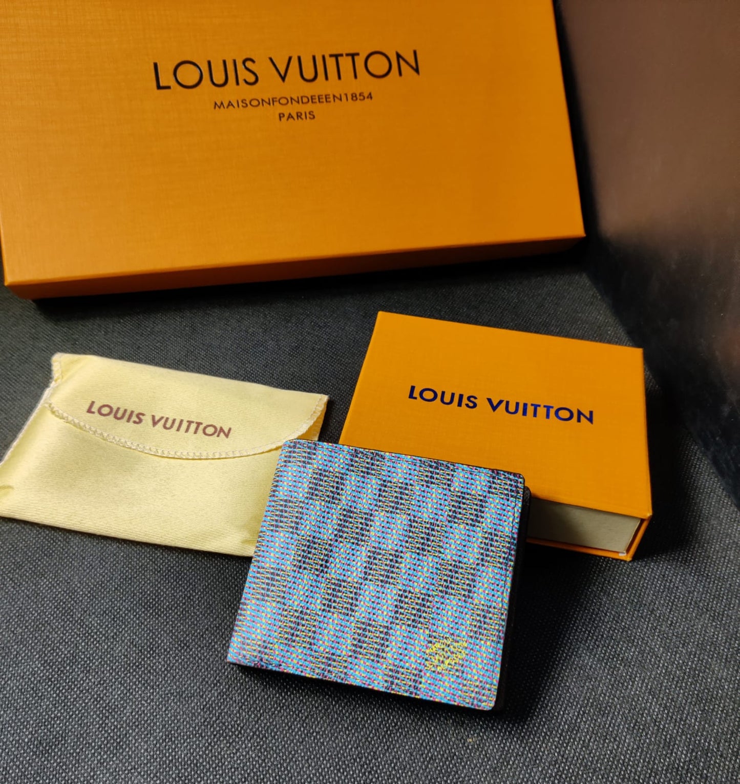 Louis Vuitton Leather Heavy quality latest full printed design Fancy look wallet for men's LV-720