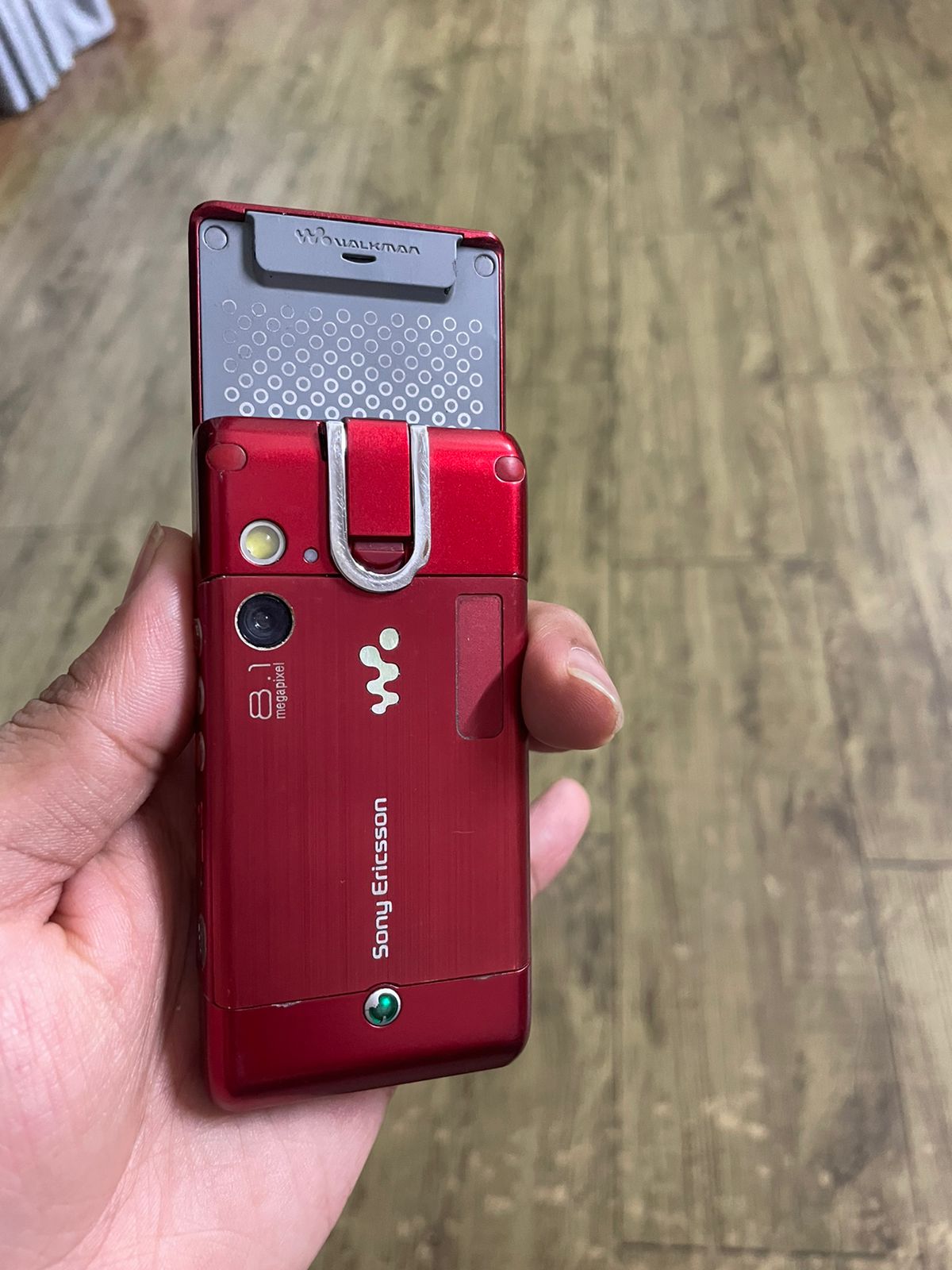 Restored Sony Ericsson W995i Energetic Red Mobile Phone No Contract, No Branding, No Simlock W995i-Red